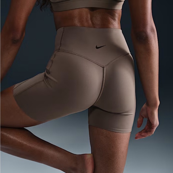 Nike Universa Medium-Support High-Waisted 5 Biker Training Shorts with Pocket - Picture 2 of 6